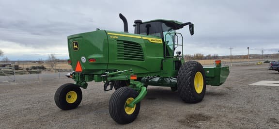 Image of John Deere W235R equipment image 4
