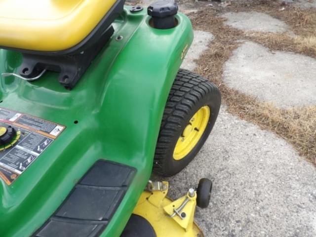 Image of John Deere X324 equipment image 4