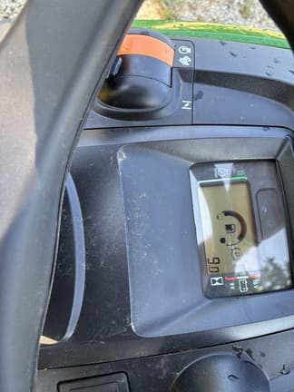 Image of John Deere X330 equipment image 3