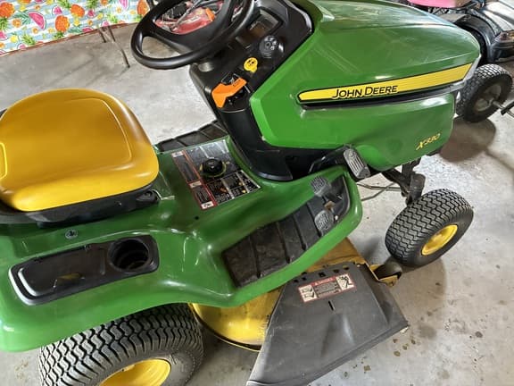 Image of John Deere X330 equipment image 4