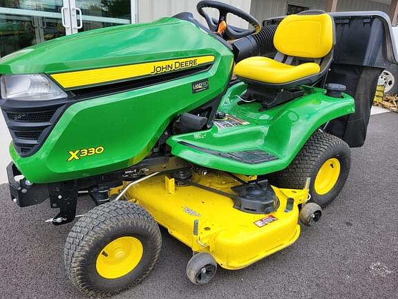 Image of John Deere X330 equipment image 1