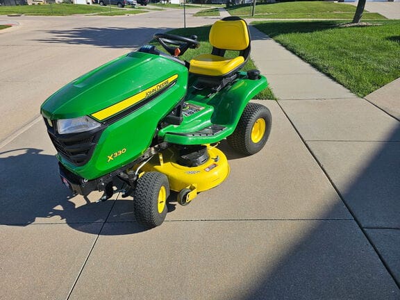 2022 John Deere X330 Equipment Image0