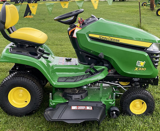 Image of John Deere X330 equipment image 3