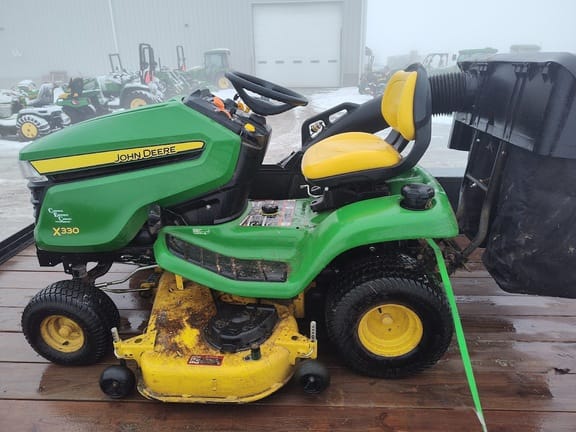 2022 John Deere X330 Equipment Image0