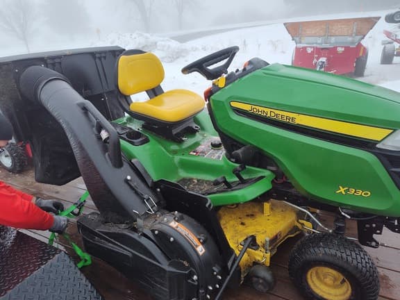Image of John Deere X330 equipment image 3