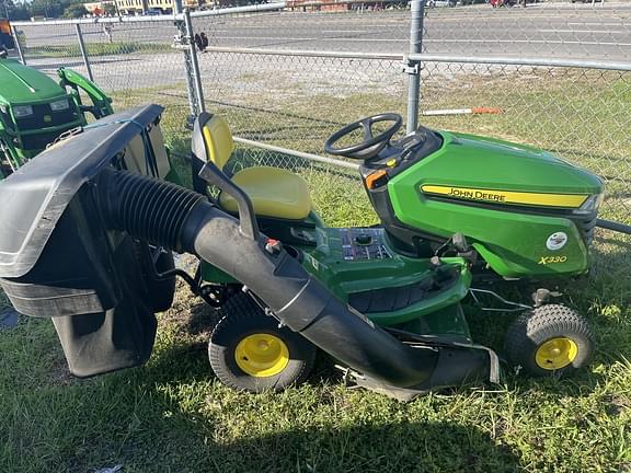 Image of John Deere X330 equipment image 4