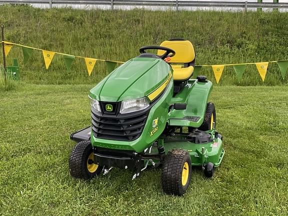 Image of John Deere X330 equipment image 1