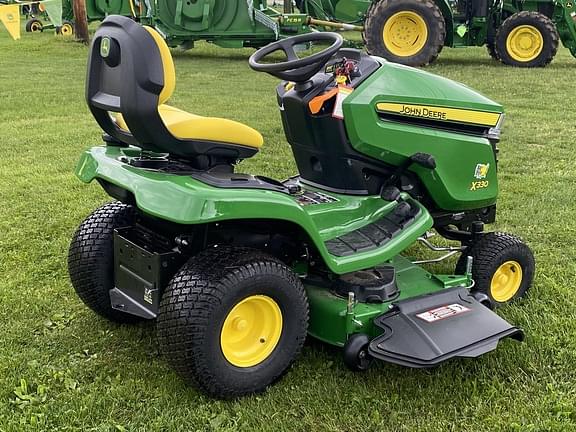 Image of John Deere X330 equipment image 3