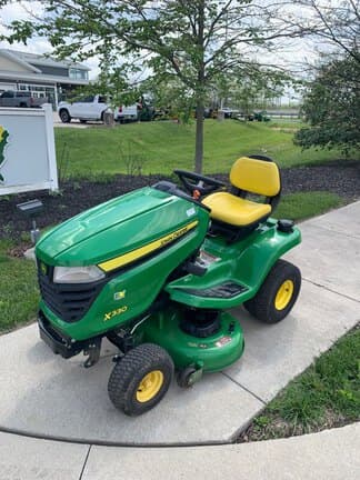 Image of John Deere X330 equipment image 3