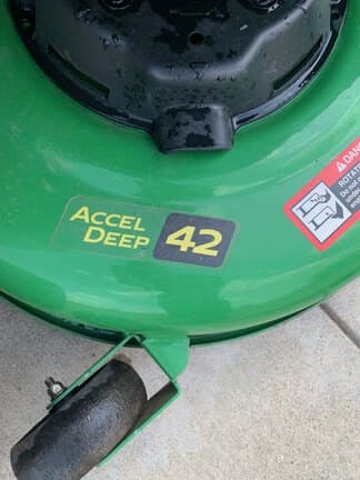 Image of John Deere X330 equipment image 1