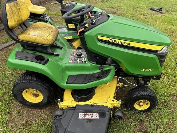 Image of John Deere X330 equipment image 1
