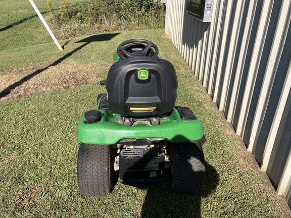 Image of John Deere X330 equipment image 4