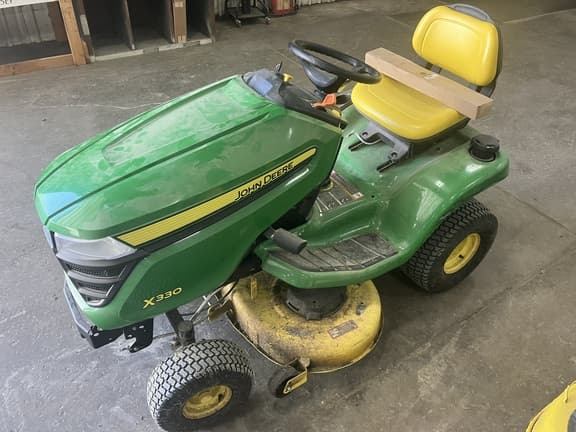 Image of John Deere X330 equipment image 1