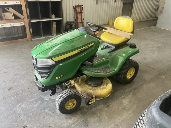 2022 John Deere X330 Equipment Image0
