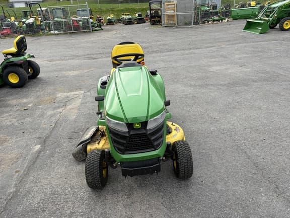 Image of John Deere X330 equipment image 1
