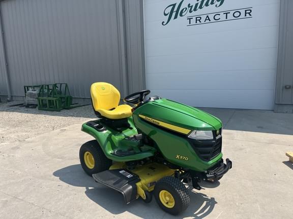 Image of John Deere X370 equipment image 1