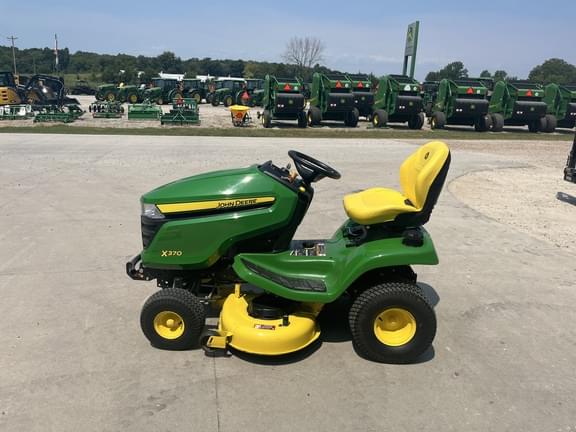 Image of John Deere X370 equipment image 4