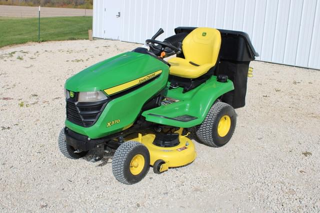 Image of John Deere X370 equipment image 2