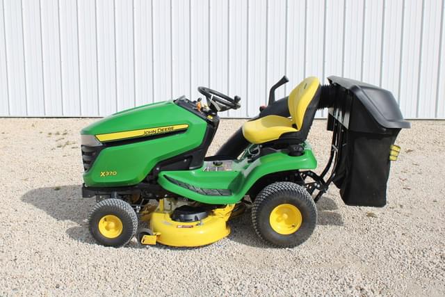 Image of John Deere X370 equipment image 3