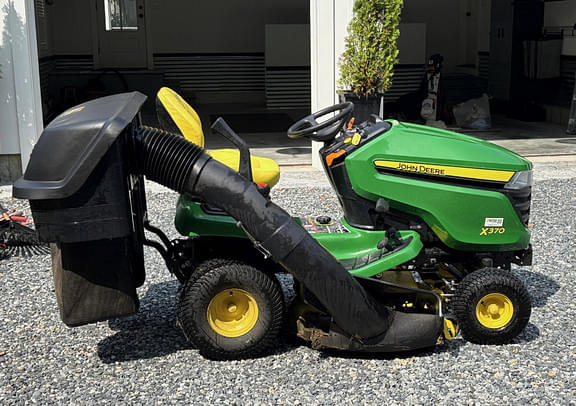 Image of John Deere X370 equipment image 1