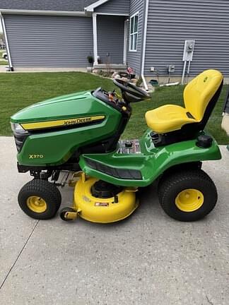 Image of John Deere X370 equipment image 2