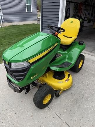 Image of John Deere X370 equipment image 3