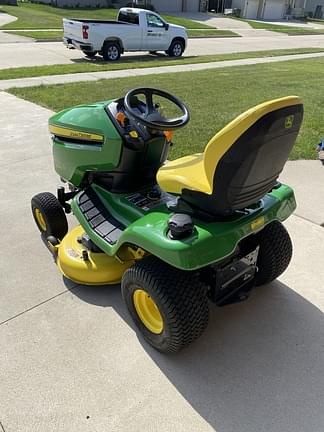 Image of John Deere X370 equipment image 3