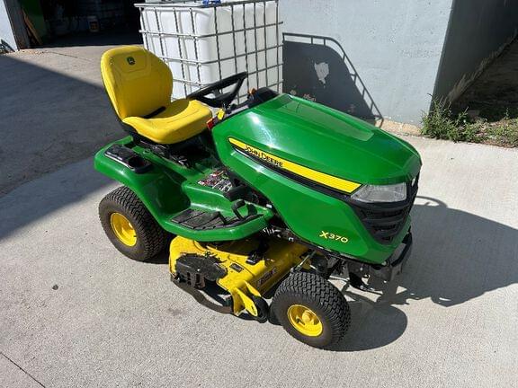 Image of John Deere X370 equipment image 3