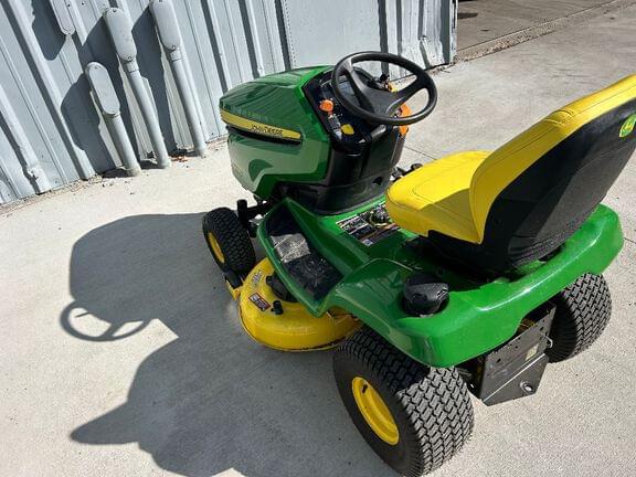 Image of John Deere X370 equipment image 1