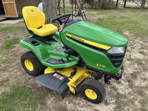 Image of John Deere X370 equipment image 2