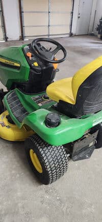 Image of John Deere X370 equipment image 3