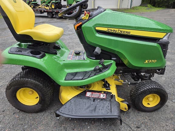 Image of John Deere X370 equipment image 2