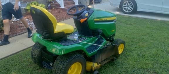 Image of John Deere X380 equipment image 3