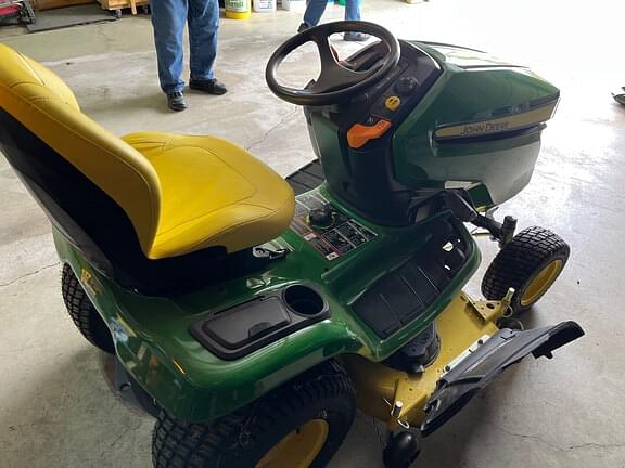 Image of John Deere X380 equipment image 3