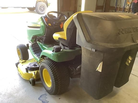 Image of John Deere X380 equipment image 4
