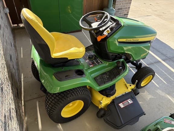 Image of John Deere X380 equipment image 3