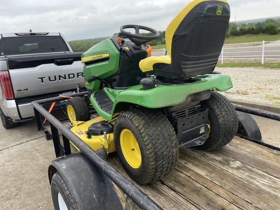 Image of John Deere X380 equipment image 4