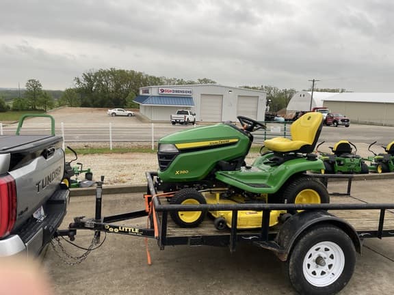 Image of John Deere X380 equipment image 1