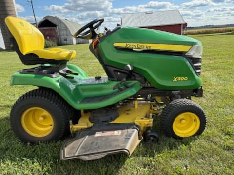 Image of John Deere X390 equipment image 1