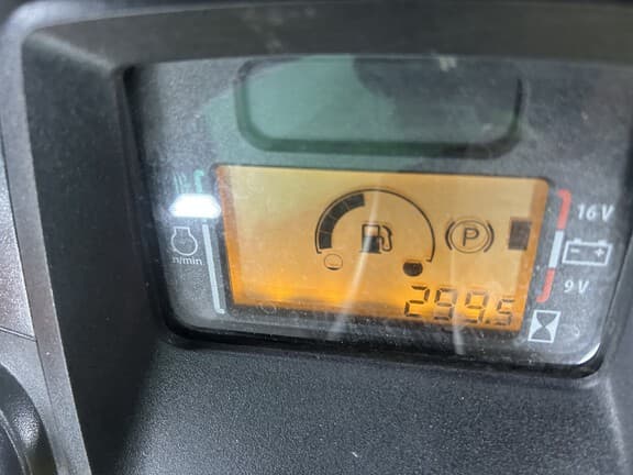 Image of John Deere X390 equipment image 4