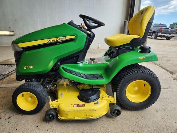 Image of John Deere X390 equipment image 1