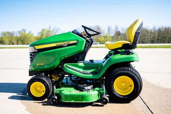 Image of John Deere X390 equipment image 1