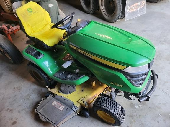 Image of John Deere X390 equipment image 1