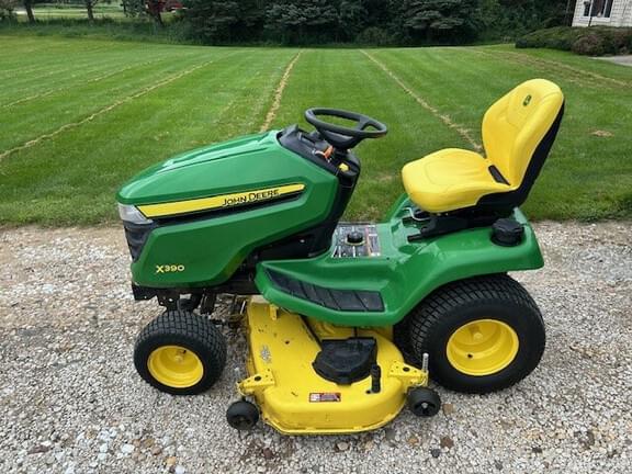 Image of John Deere X390 equipment image 1