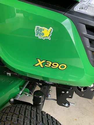 Image of John Deere X390 equipment image 3