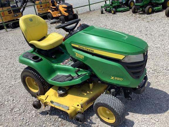 Image of John Deere X390 equipment image 4