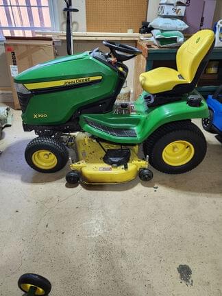Image of John Deere X390 equipment image 4
