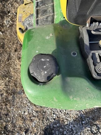 Image of John Deere X390 equipment image 4