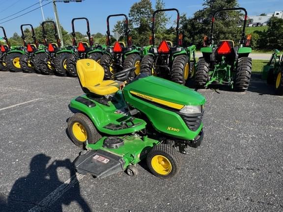 Image of John Deere X390 equipment image 4