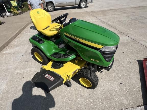 Image of John Deere X390 equipment image 2